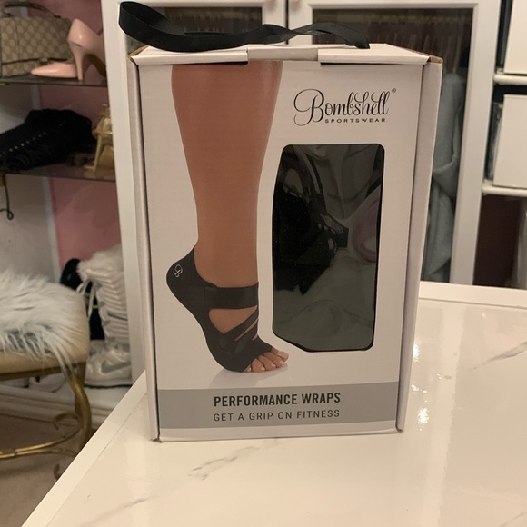 • Bombshell Sportswear Performance Foot Wraps - Picture 1 of 3